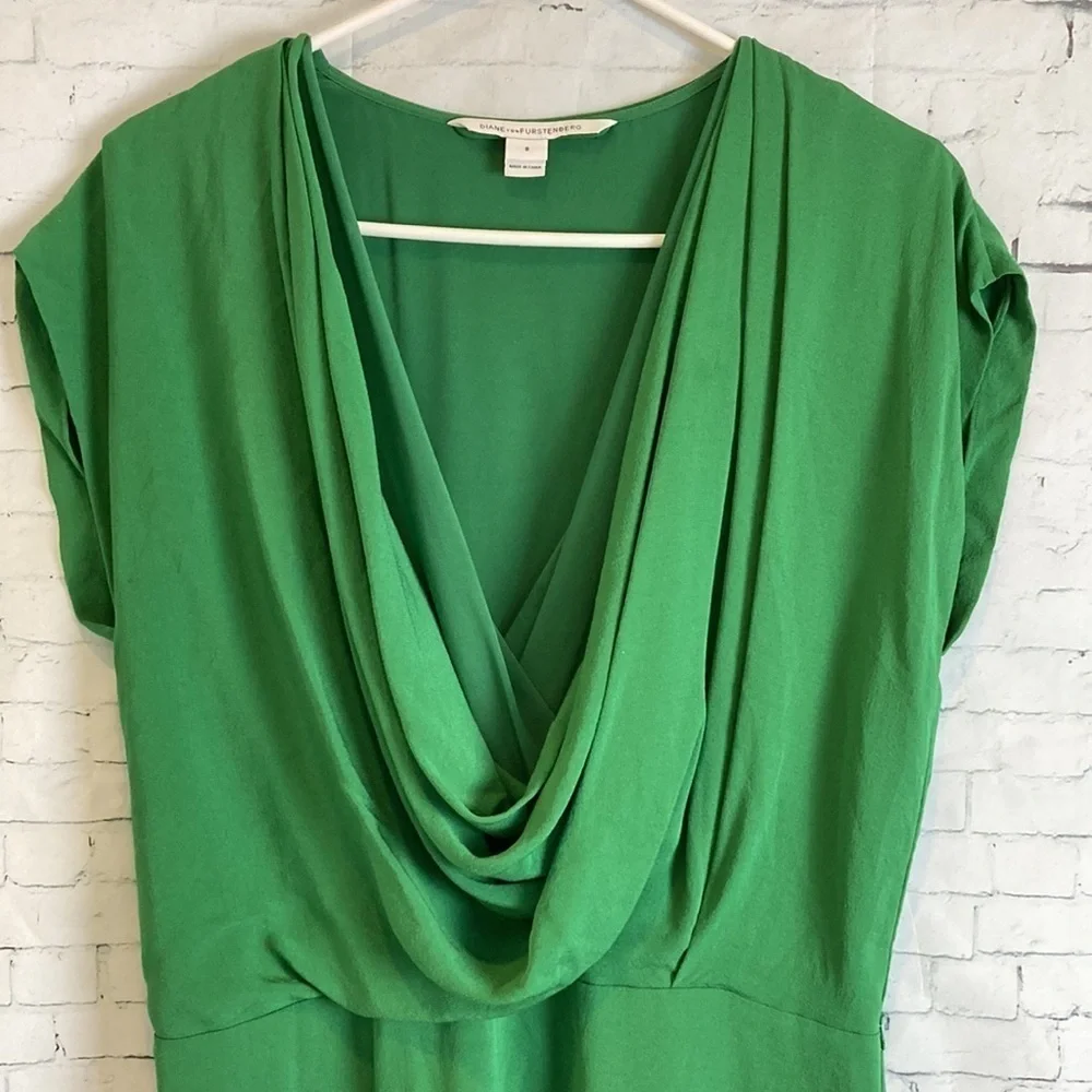 Diane Von Furstenberg Silk Reara Dress 8 Kelly Green Sleeveless Cowl Neck Luxury